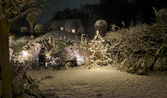 verschneite Weihnachts-Beleuchtung 2025
