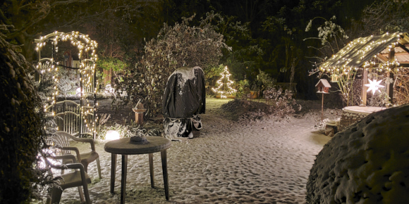 weihnachtliche Beleuchtung hinterer Garten